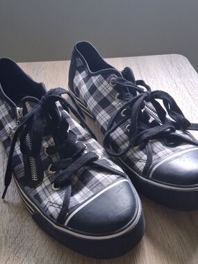 Plaid Black and White Lace-Up Sneakers Women's Size 10 BNWOT